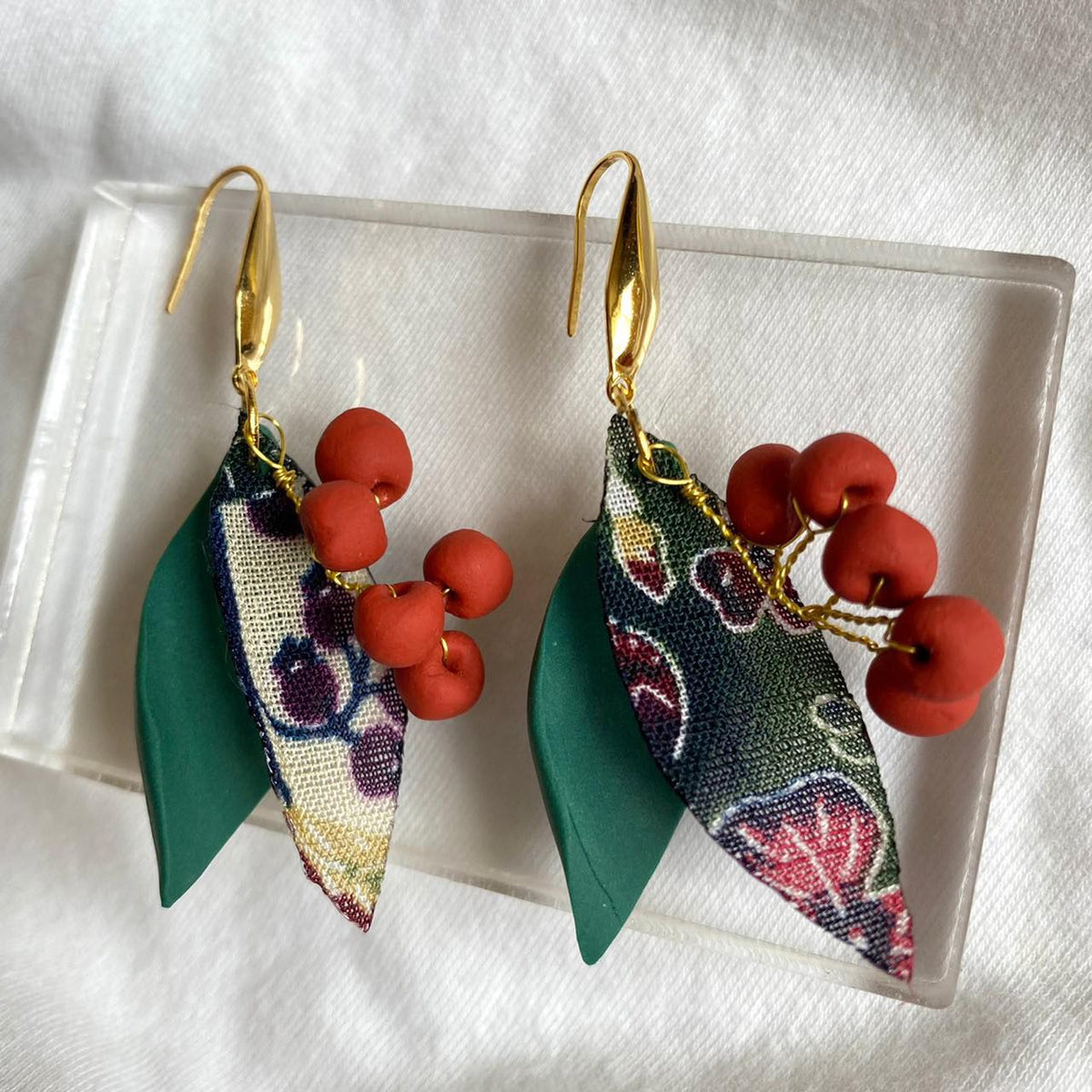 ピアス】月桃 ポリマークレイピアス 沖縄 紅型ピアス 粘土アクセサリー
